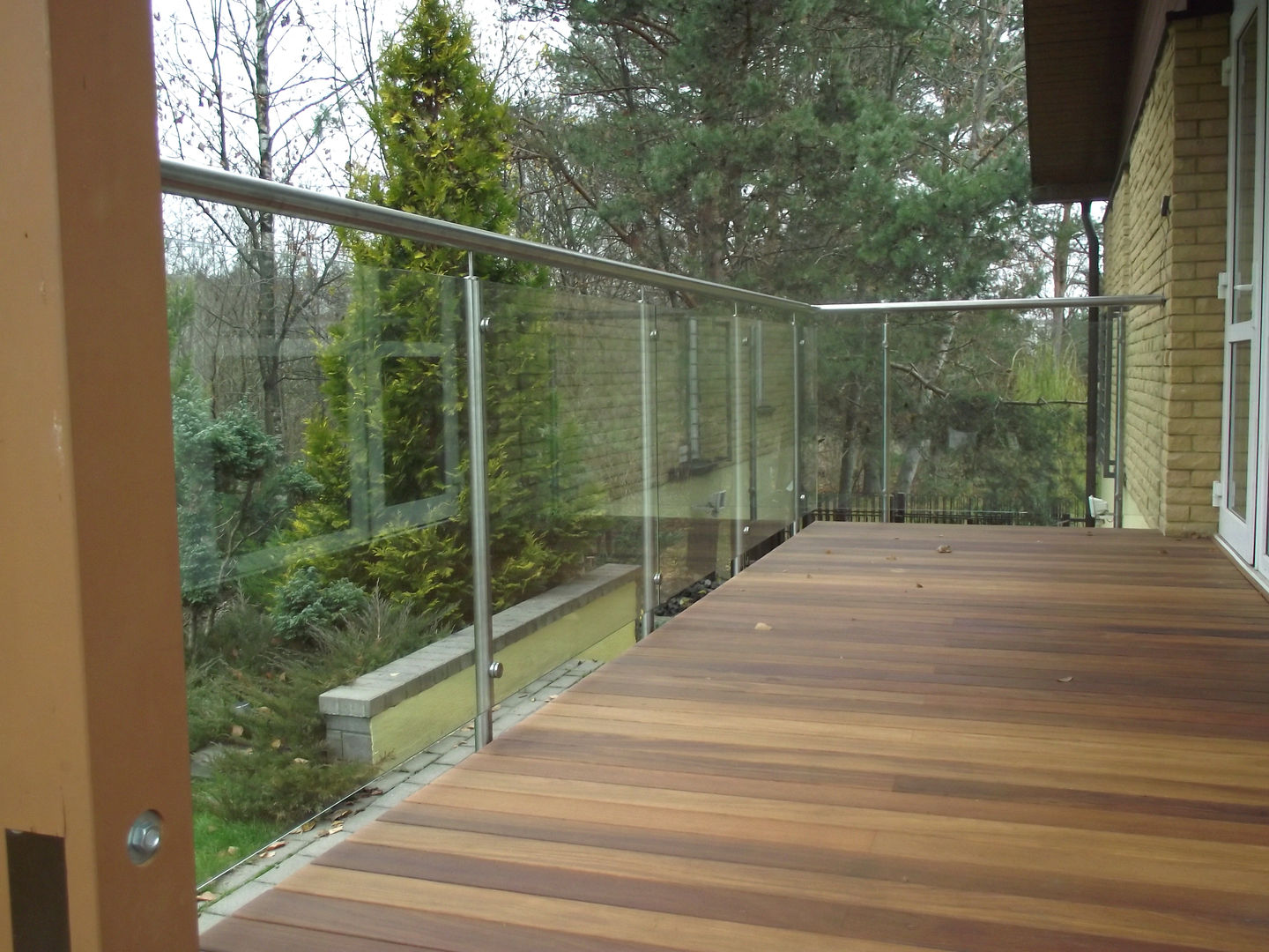 Terrace Stainless Steel Balustrade with Glass infills Inox City Ltd Nowoczesny balkon, taras i weranda