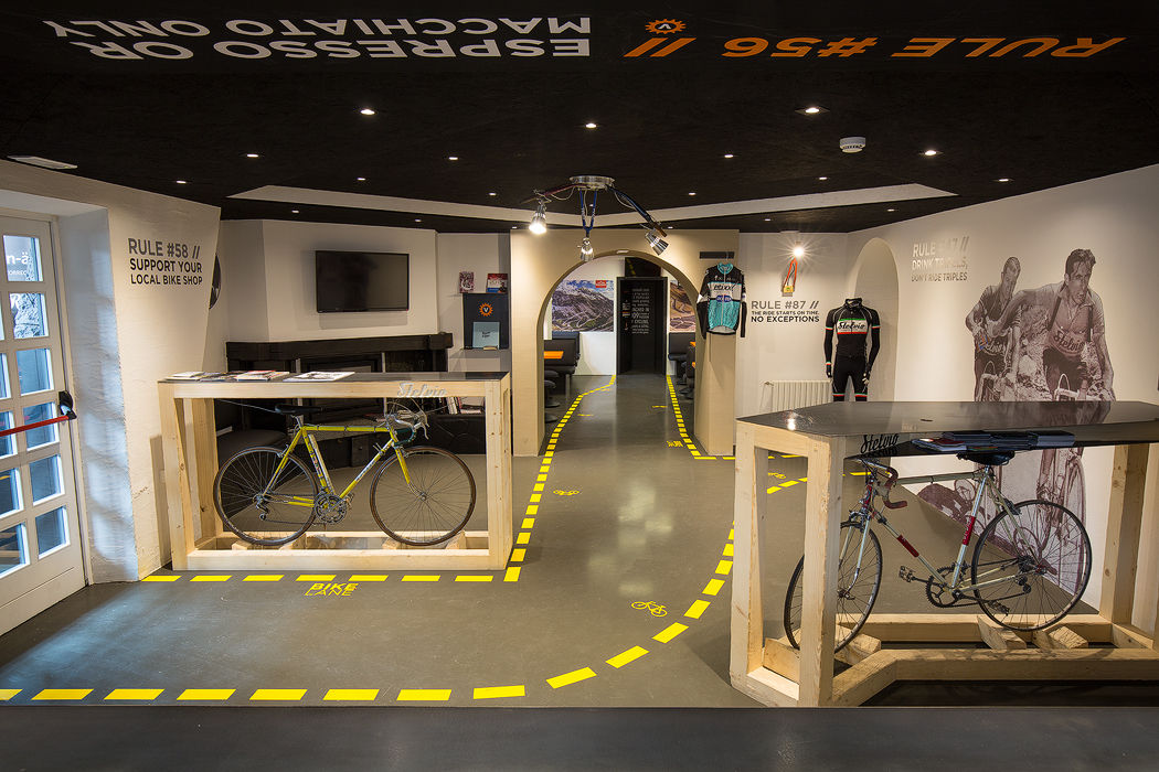 Stelvio Experience Bicycle Cafe, BEARprogetti BEARprogetti Espacios comerciales Bares y Clubs