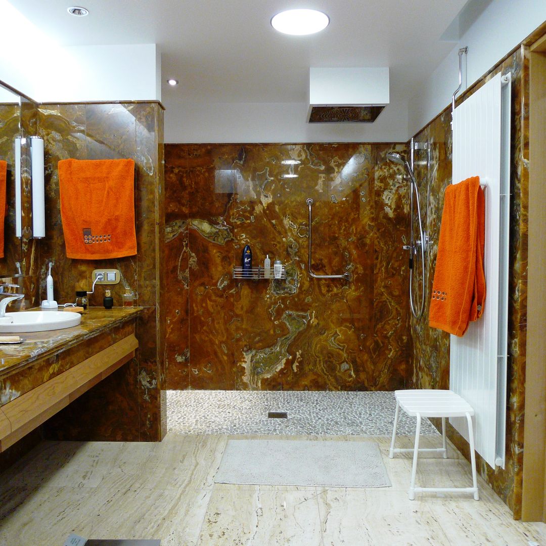 CASA RAÚL, DELSO ARQUITECTOS DELSO ARQUITECTOS Modern bathroom Marble