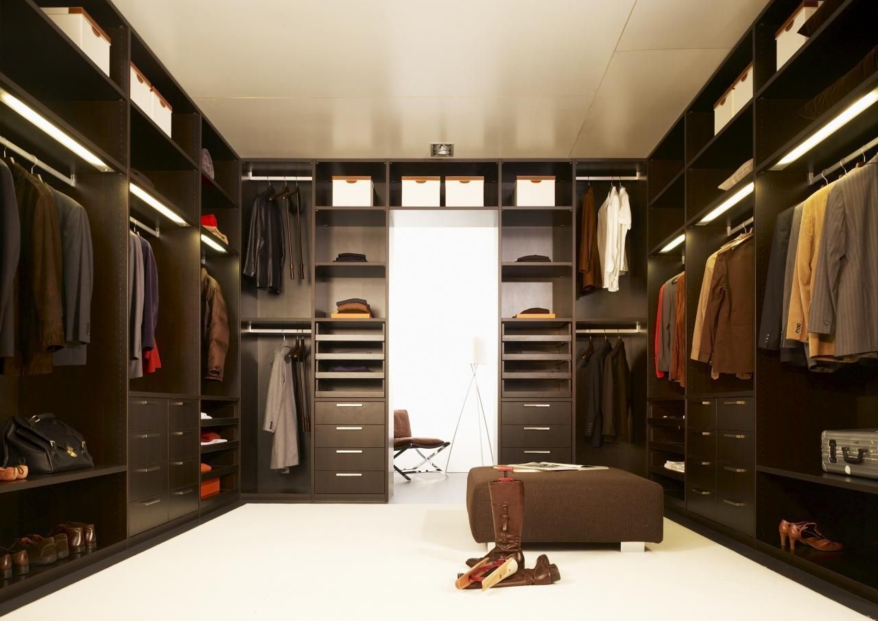 Walk in Wardrobe by Bravo London, Bravo London Ltd Bravo London Ltd Classic style dressing rooms