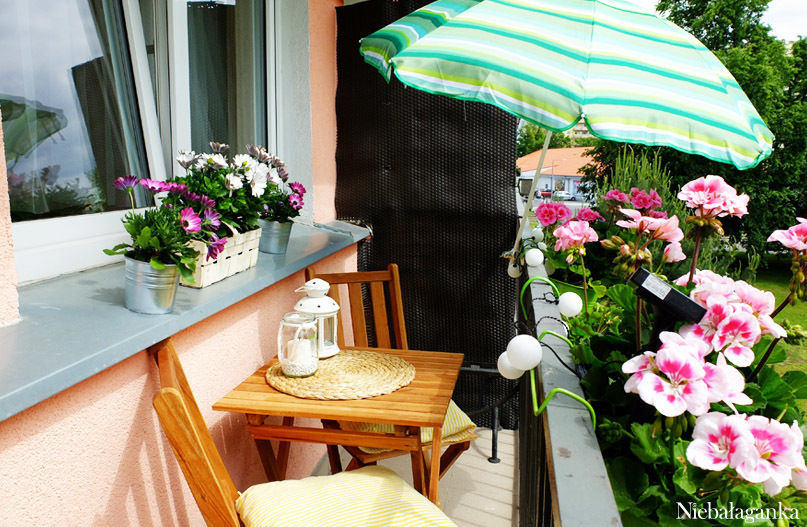 Aranżacja małego balkonu, Niebałaganka Niebałaganka Klassieke balkons, veranda's en terrassen