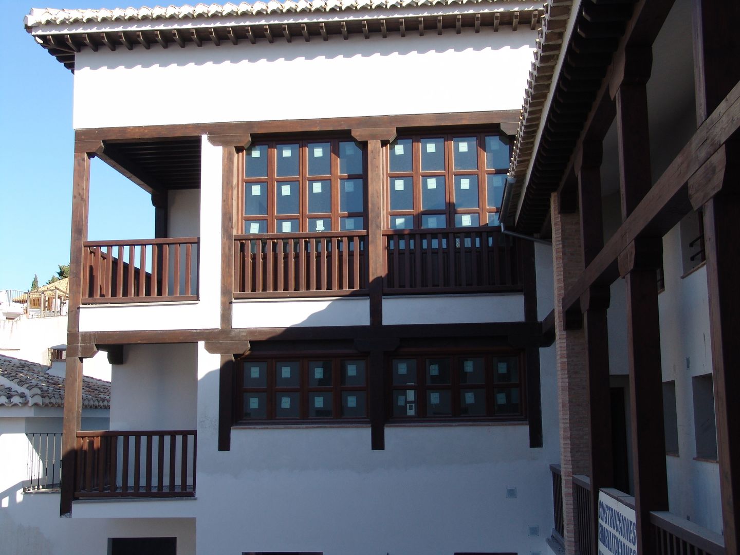 Ventanas y balcones homify Puertas y ventanas de estilo rústico Ventanas