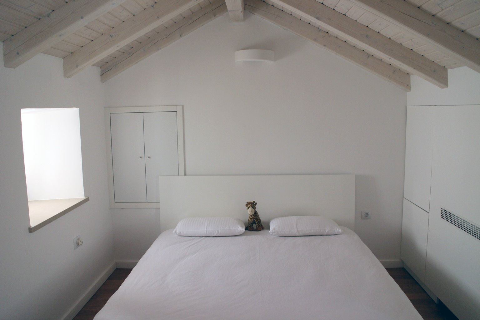 top bedroom: minimalist by drawing agency ltd, Minimalist