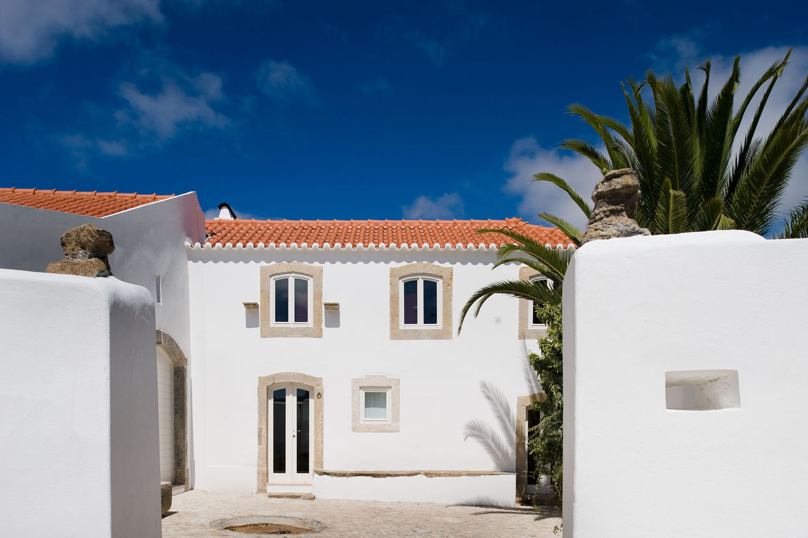 Casa em Torres Vedras, Atelier Central Arquitectos Atelier Central Arquitectos Будинки