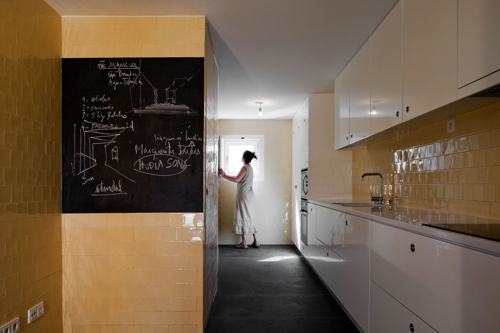 Casa em Torres Vedras, Atelier Central Arquitectos Atelier Central Arquitectos Kitchen