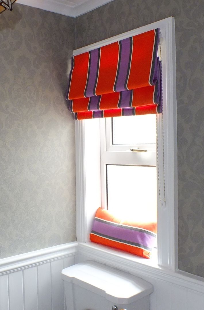 ROMAN BLIND NEAT PLEAT Ванная комната в стиле модерн Текстиль и аксессуары