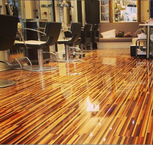 Upmarket St Johns Wood hair salon installs Designer Stripes, Floorless Floors Ltd Floorless Floors Ltd Tường & sàn phong cách nhiệt đới