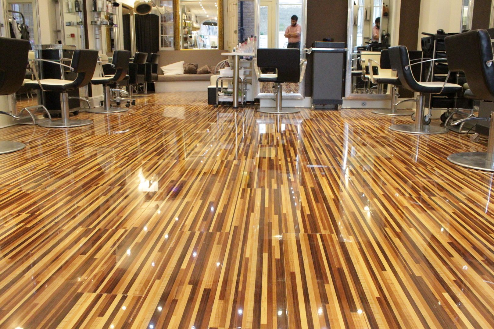 Upmarket St Johns Wood hair salon installs Designer Stripes, Floorless Floors Ltd Floorless Floors Ltd جدران