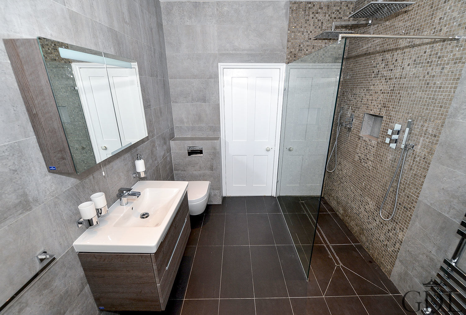 Wimbledon, SW19 Grand Design London Ltd Ванная комната в стиле модерн