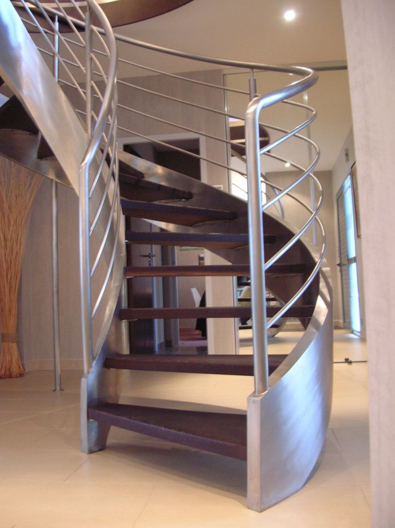 escalier balancé AMB Couloir, entrée, escaliers modernes