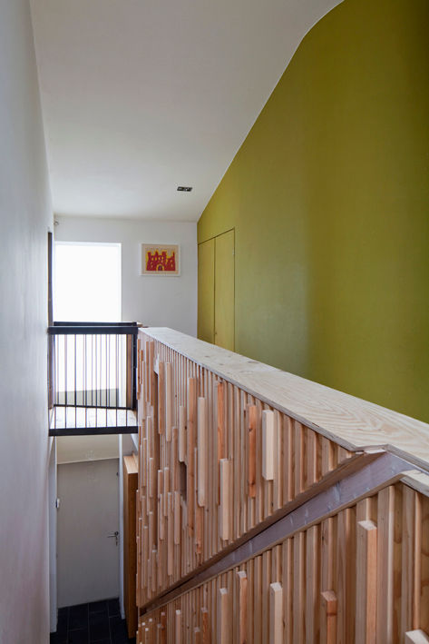 Un Y Berllan, CRSH Architecture and Energy CRSH Architecture and Energy Modern corridor, hallway & stairs