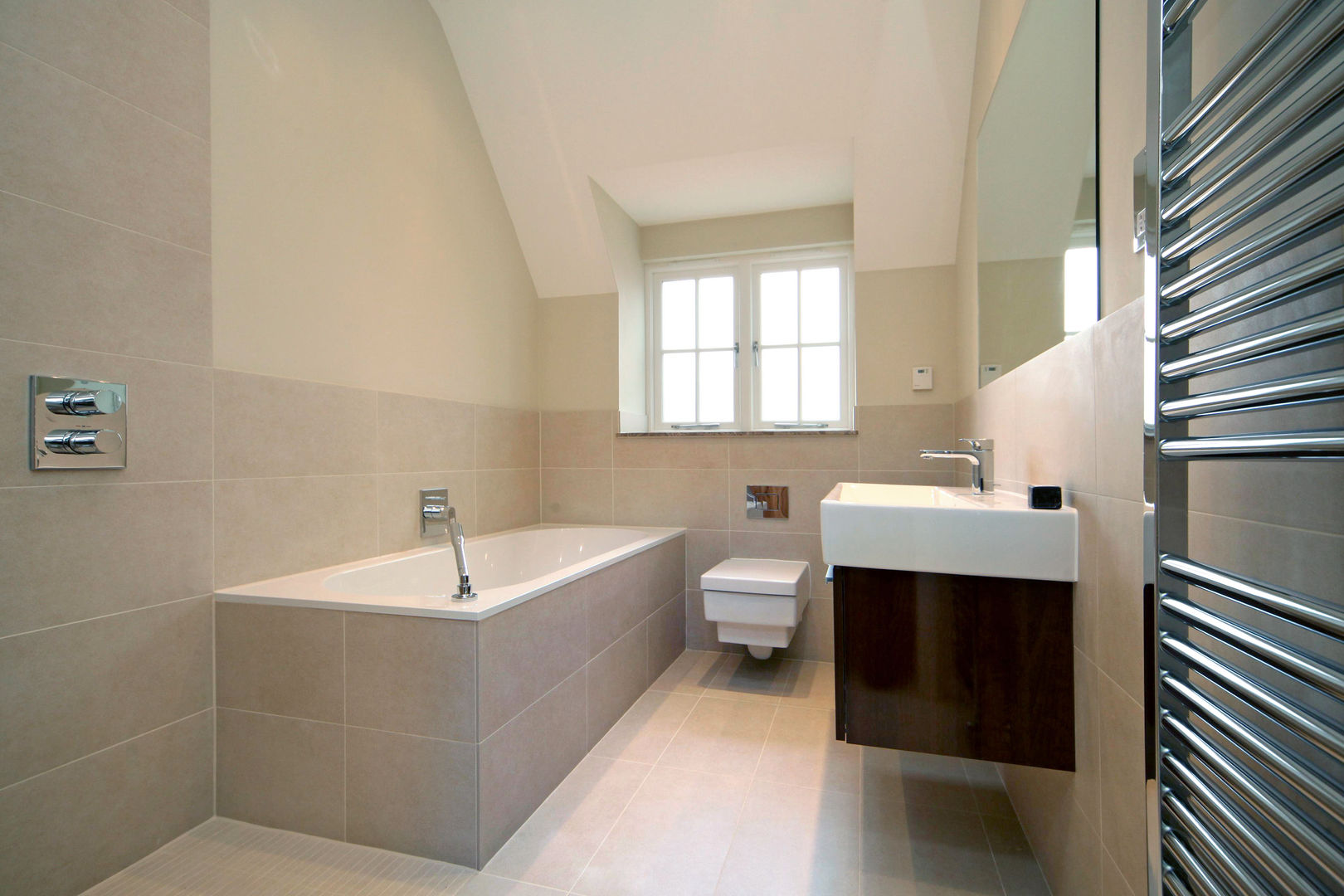 A Country Home Emma & Eve Interior Design Ltd Modern bathroom