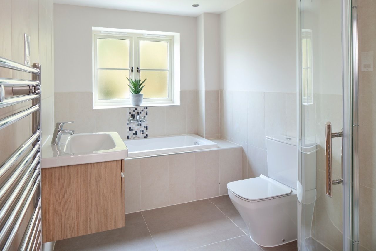 Cotswold Cottage Emma & Eve Interior Design Ltd Modern Banyo