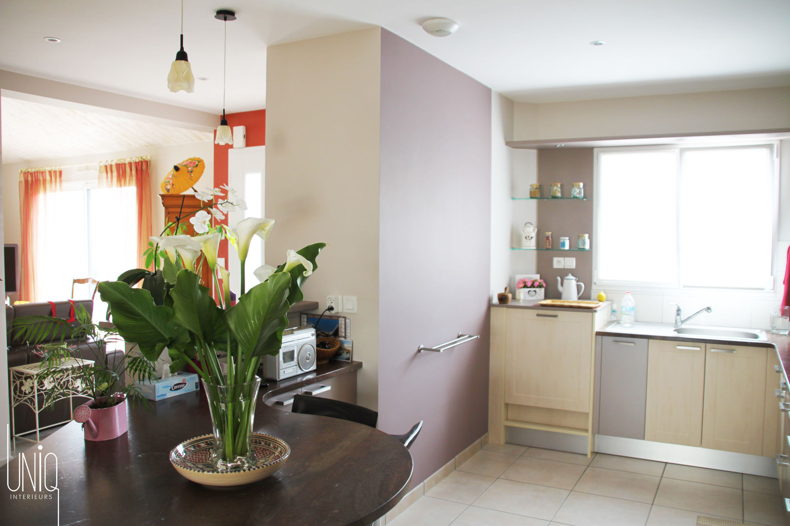 Conseil peinture et revêtement pour cette maison récente., Uniq intérieurs Uniq intérieurs Classic style kitchen