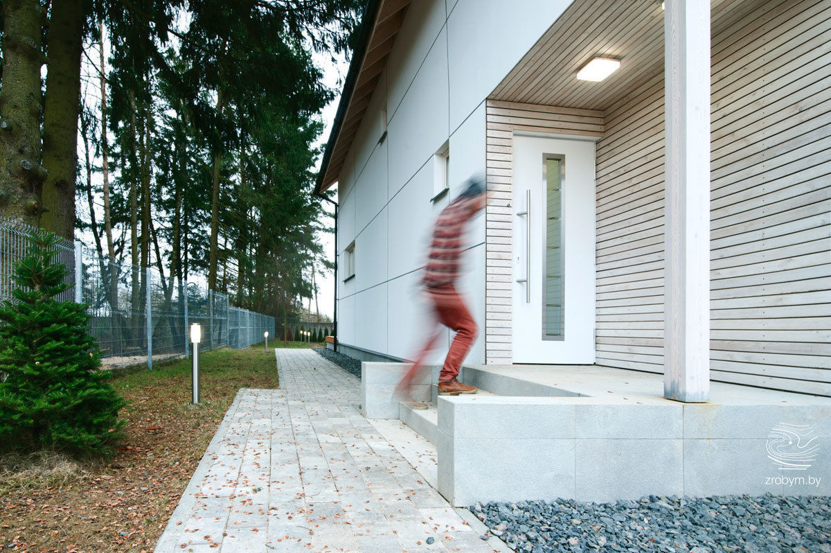 ENERGOHOUSE, ZROBYM architects ZROBYM architects Minimalistyczny balkon, taras i weranda