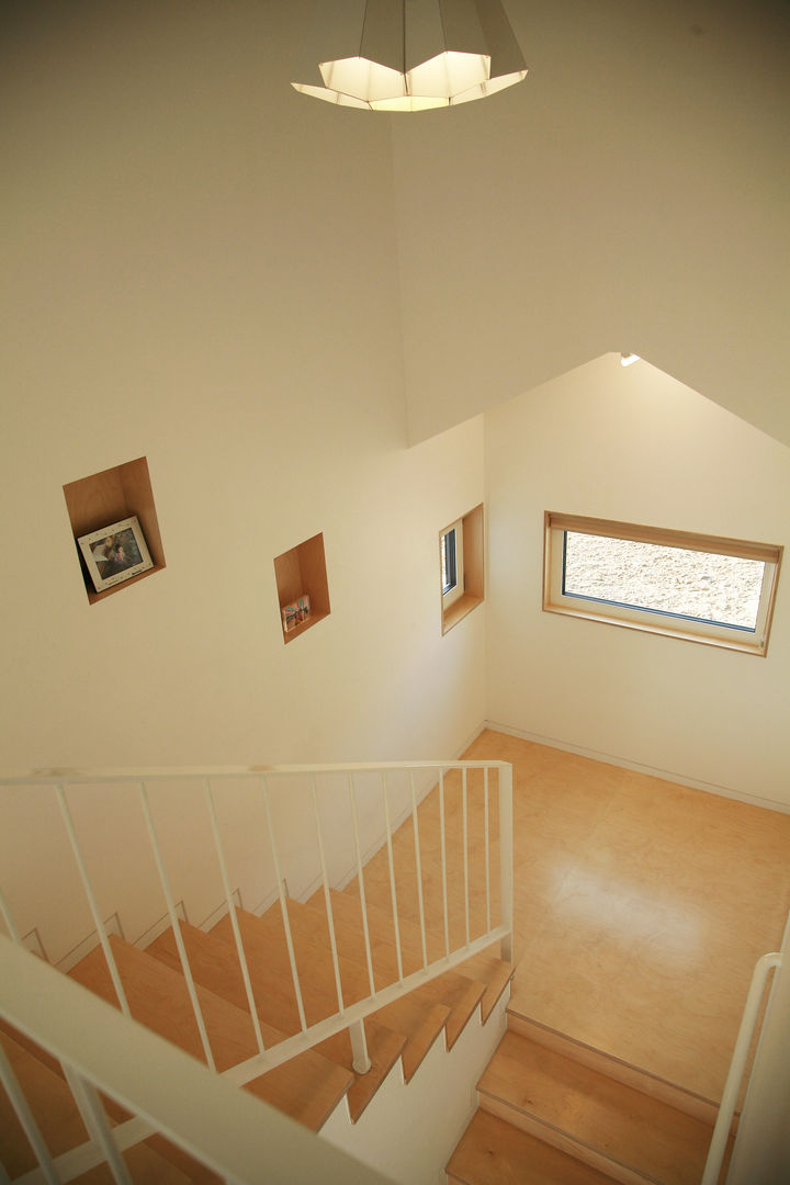 은하수가 (Eunhasoo House), 삼간일목 (Samganilmok) 삼간일목 (Samganilmok) Modern Corridor, Hallway and Staircase