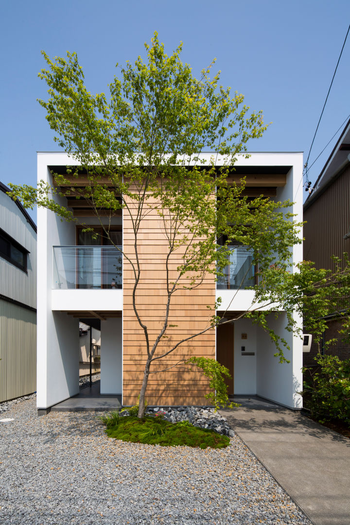 街道沿いの家, TRANSTYLE architects TRANSTYLE architects منازل