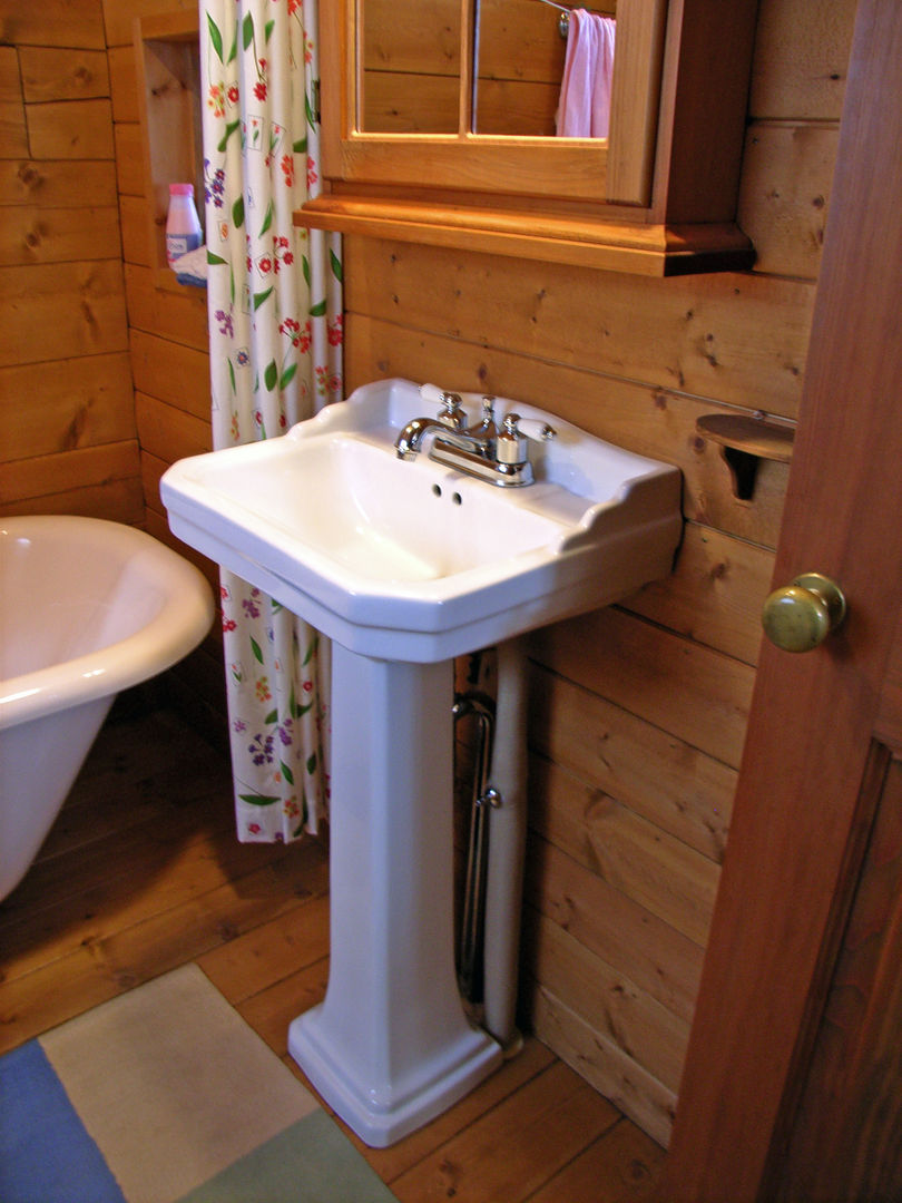 Small Cottage at Mt.Yatsugatake, Japan, Cottage Style / コテージスタイル Cottage Style / コテージスタイル Country style bathroom