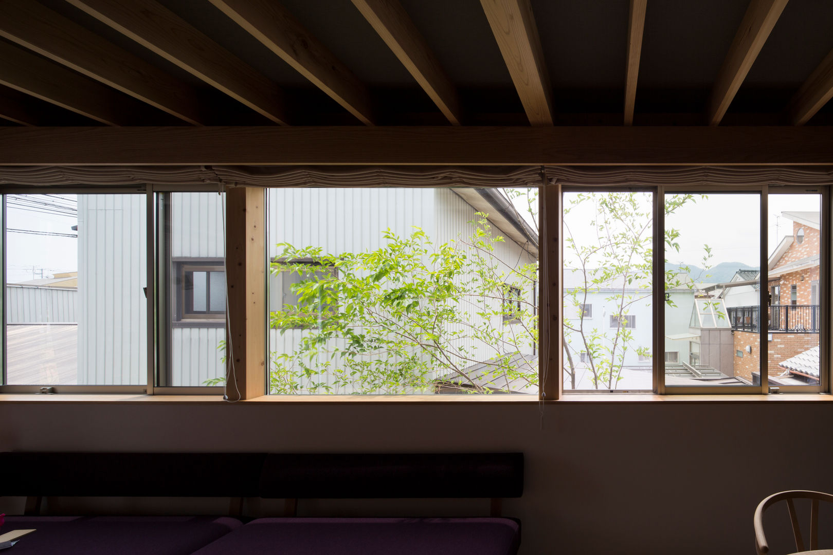 街道沿いの家, TRANSTYLE architects TRANSTYLE architects Modern living room