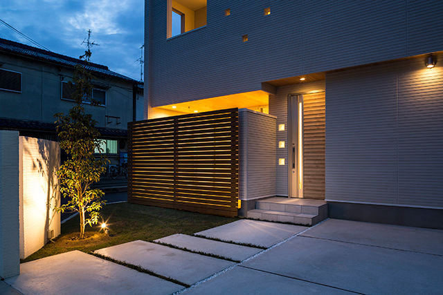 『ソラ庭のある家』, 納得住宅南大阪 納得住宅南大阪 Casas modernas: Ideas, imágenes y decoración