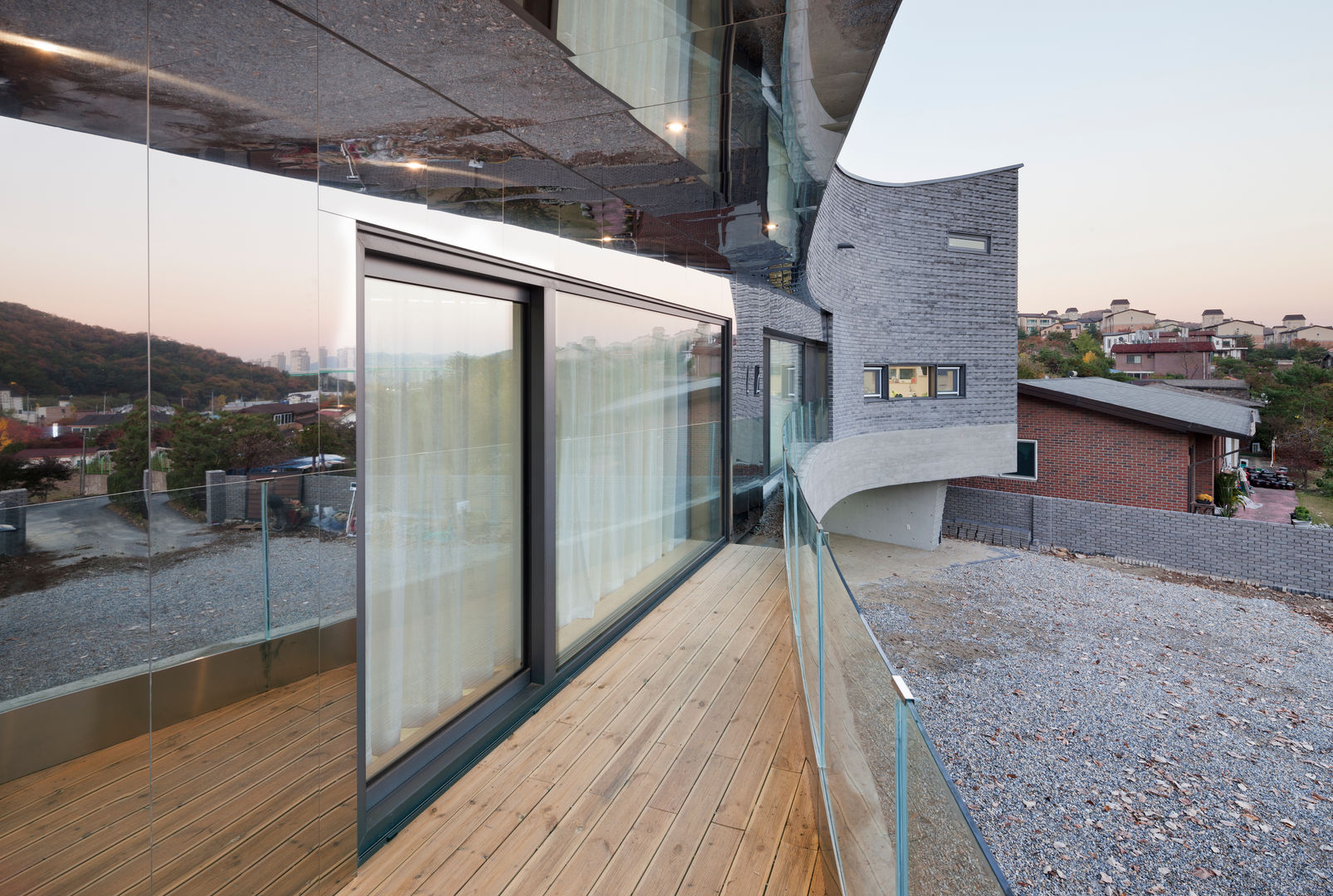 homify Balcones y terrazas modernos