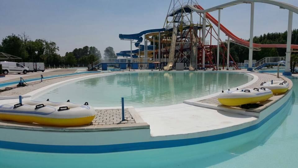 Gardaland Waterpark, mav piscine srl mav piscine srl Modern pool