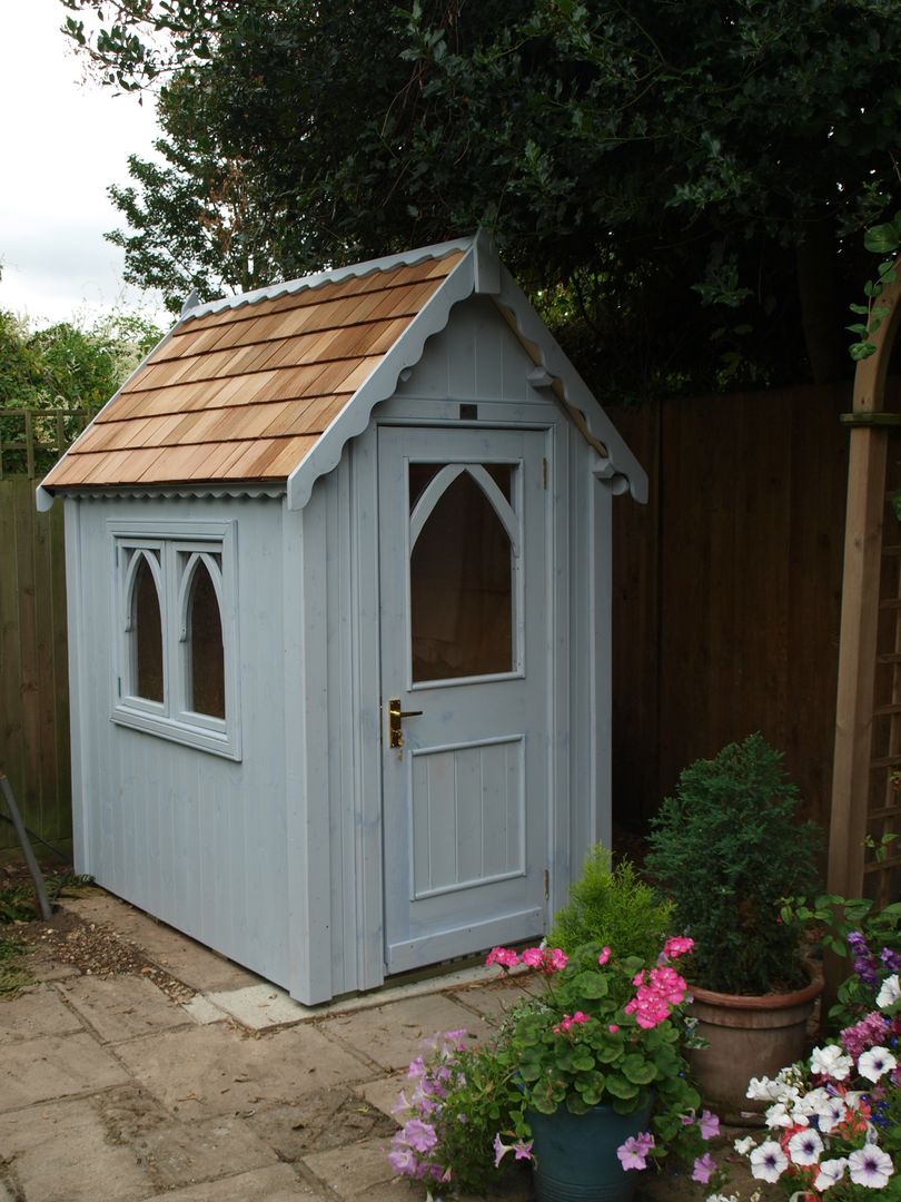 The Gothic Shed , The Posh Shed Company The Posh Shed Company Jardines de estilo clásico