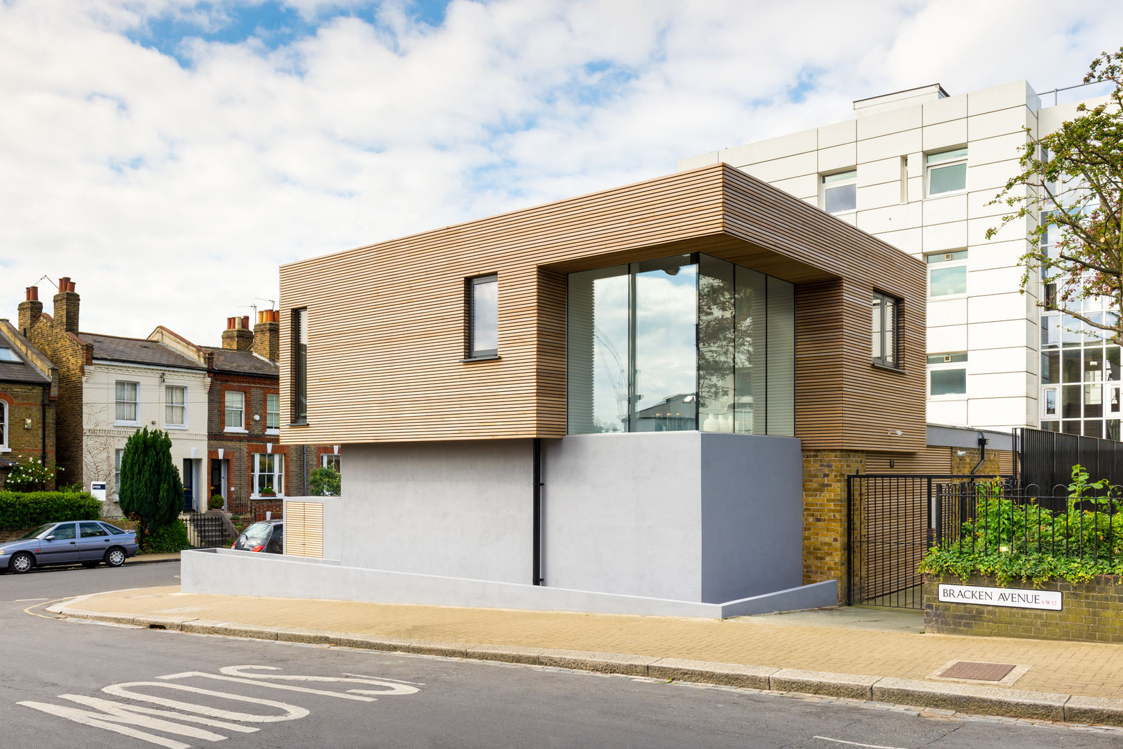 Side elevation with cCorner staircase glazed lantern. The Chase Architecture Casas modernas