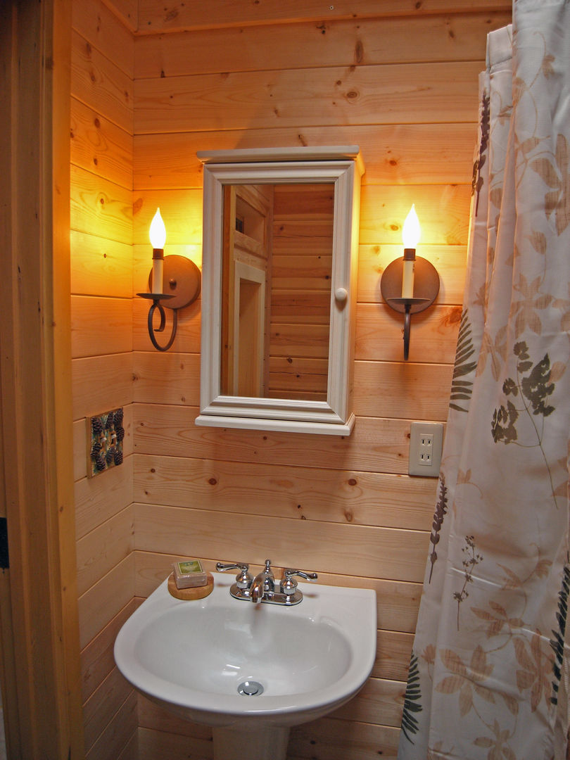Bird House Lodge in Woods, Japan, Cottage Style / コテージスタイル Cottage Style / コテージスタイル Country style bathroom Wood Wood effect