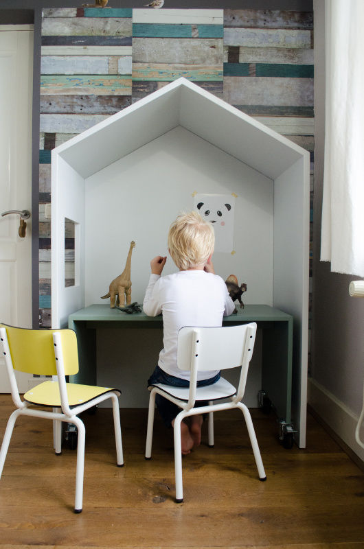 Bureautje Bedhuisje, Boefjesfabriek Boefjesfabriek Country style nursery/kids room Desks & chairs