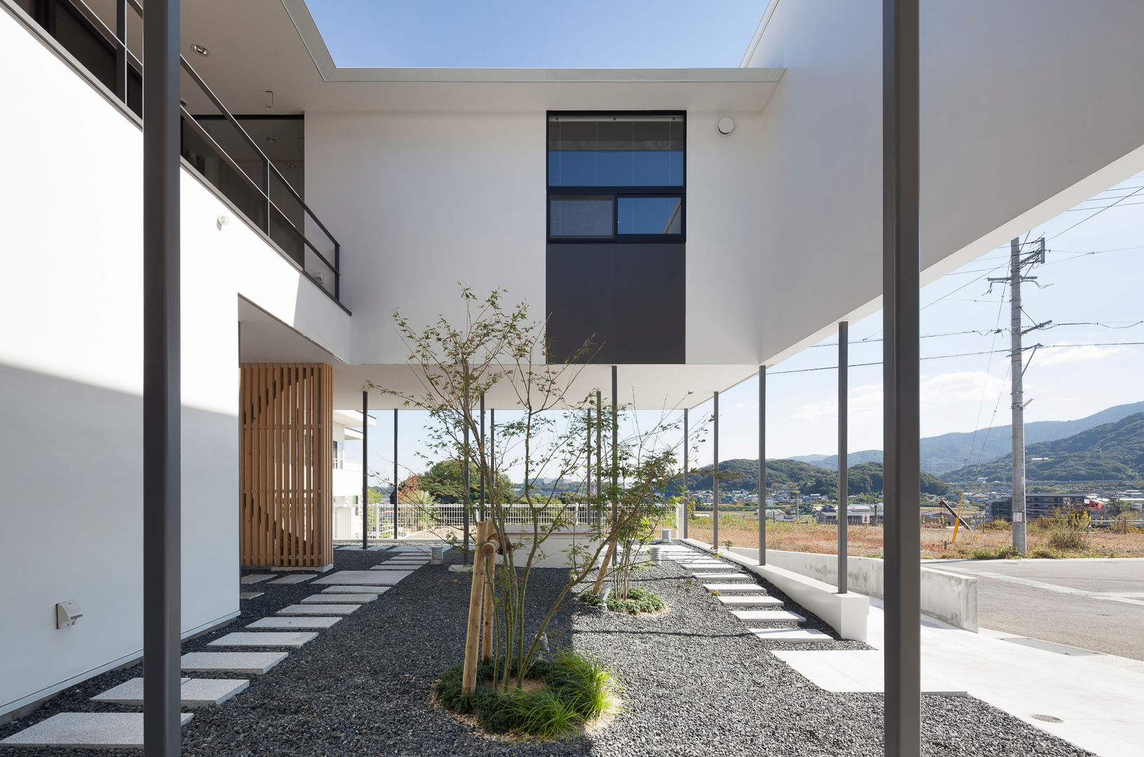 葉山の家, 松本匡弘建築設計事務所 松本匡弘建築設計事務所 Balkon, Beranda & Teras Modern