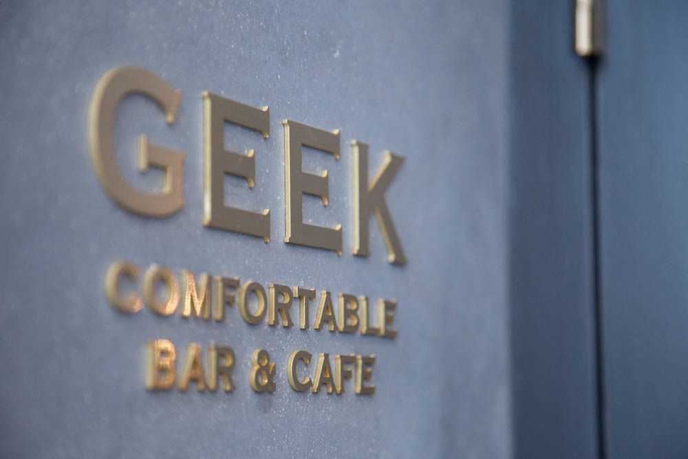 GEEK comfortable bar & cafe, イクスデザイン / iks design イクスデザイン / iks design Espacios comerciales Bares y discotecas