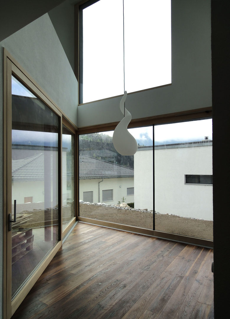 Einfamilienhaus Ambort, Naters, Schweiz Architekt: Rene Grünwald & Balzani Diplomarchitekten ,Brig, Schweiz, Balzani Diplomarchitekten Balzani Diplomarchitekten Modern dining room