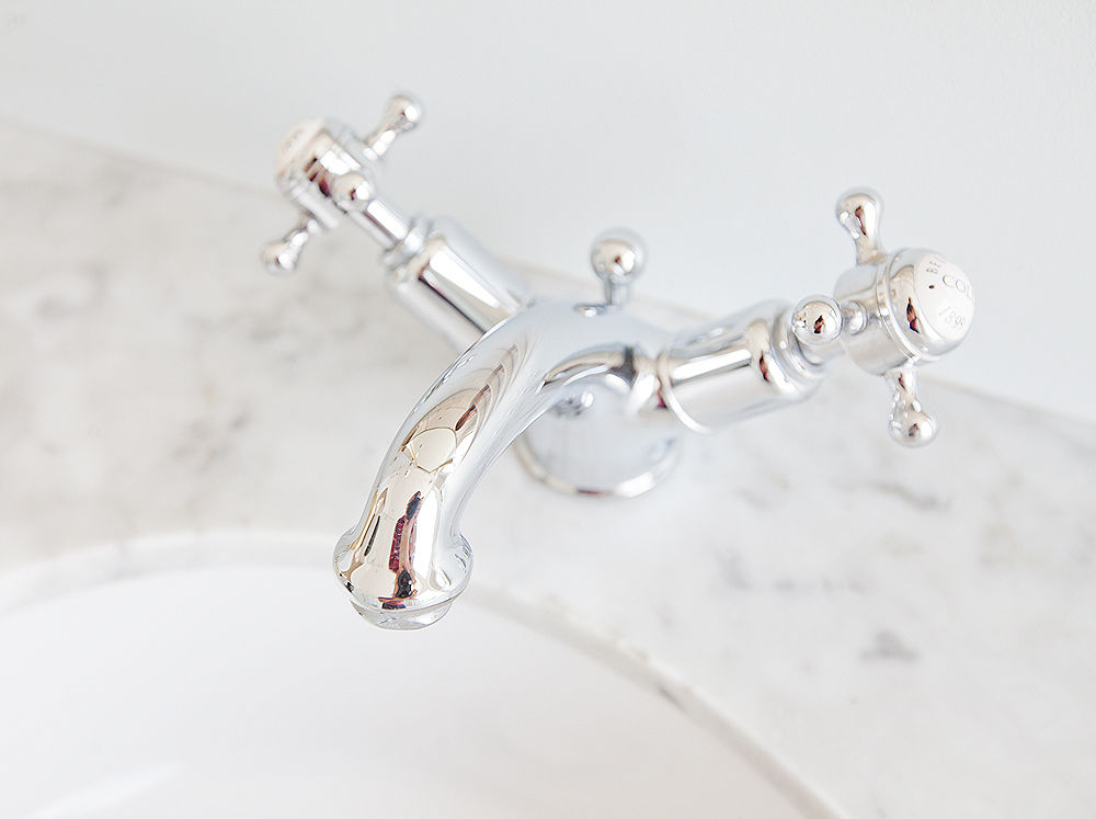 Tap William Gaze Ltd Classic style bathroom Sinks