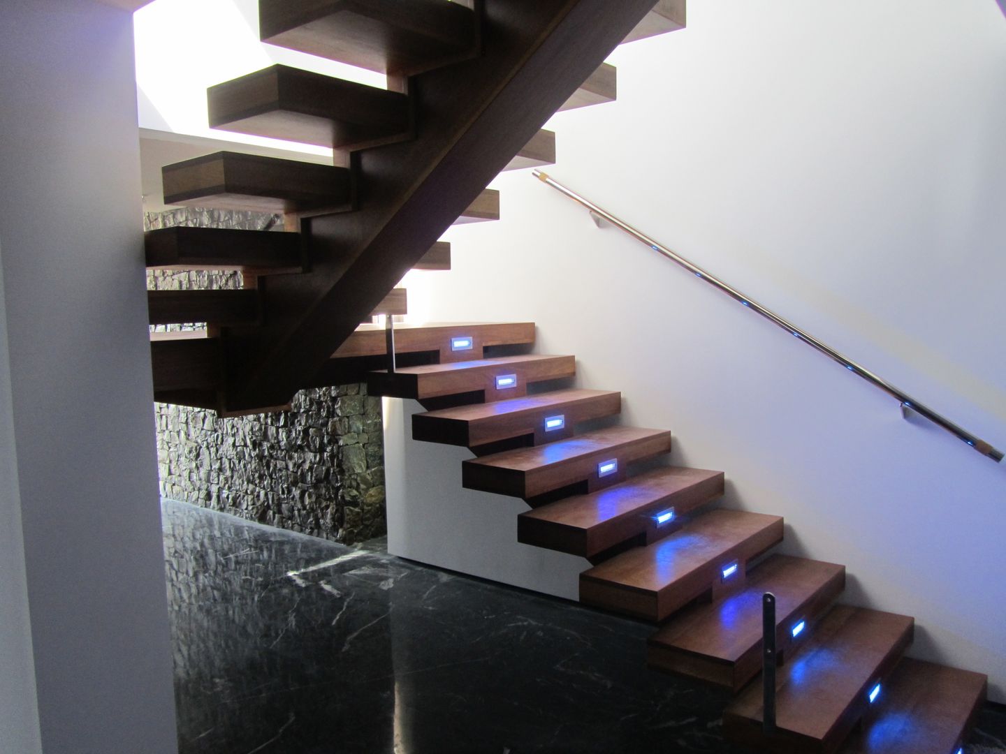 Escalera Equipo Digitalarq, S.L. Pasillos, vestíbulos y escaleras de estilo moderno