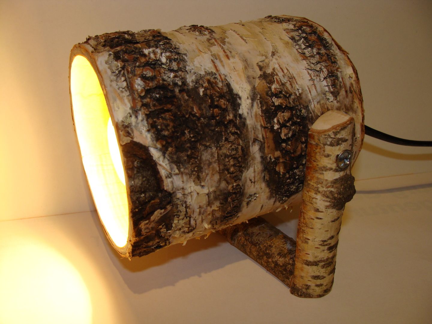 Spot Light with a birch bark-nature - wood lamp Jochens-Elch-O-Thek غرفة المعيشة خشب Wood effect إضاءة