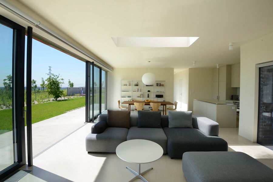 FAMILY HOUSE IN OŘECH,CZECH REPUBLIC, MARKÉTA CAJTHAMLOVÁ, ARCHITEKTONICKÁ PROJEKČNÍ KANCELÁŘ MARKÉTA CAJTHAMLOVÁ, ARCHITEKTONICKÁ PROJEKČNÍ KANCELÁŘ Living room