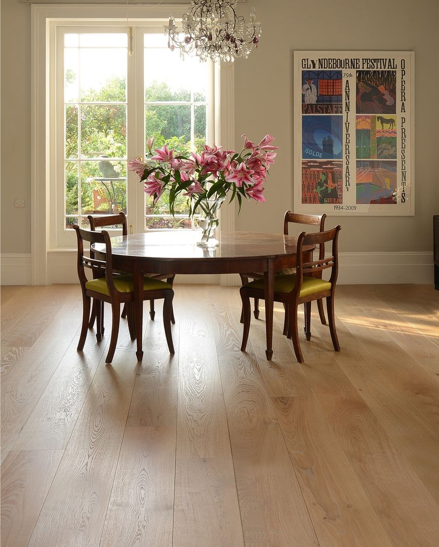 Oak Old White Pre-oiled The Natural Wood Floor Company Paredes y pisos de estilo clásico Revestimientos de paredes y pisos