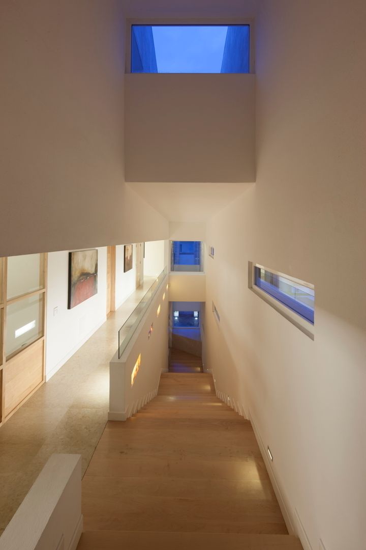 PLADIS - Casa SILLAS , PLADIS PLADIS Modern corridor, hallway & stairs