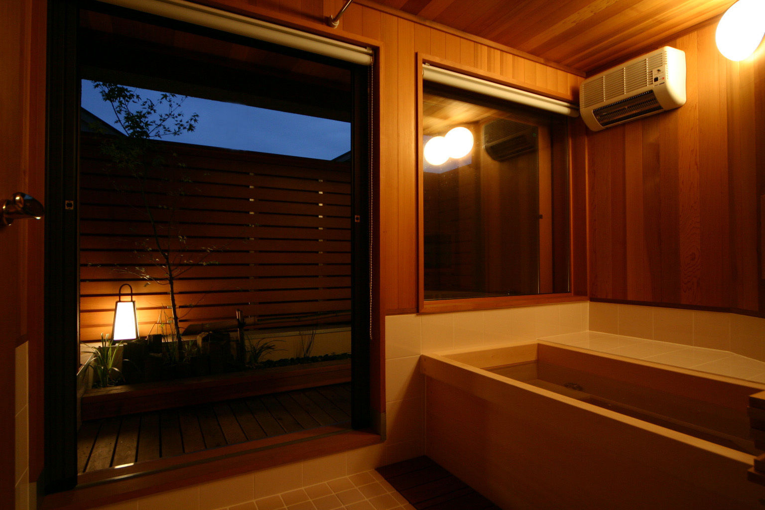 江戸Styleの家（実験住宅としての自邸）, 有限会社 光設計 有限会社 光設計 Rustic style bathroom