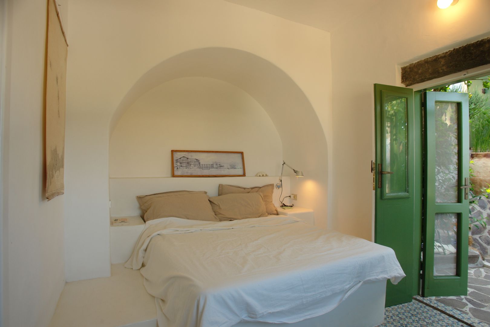 Casa di Panarea, Studio di Architettura Manuela Zecca Studio di Architettura Manuela Zecca Bedroom Beds & headboards