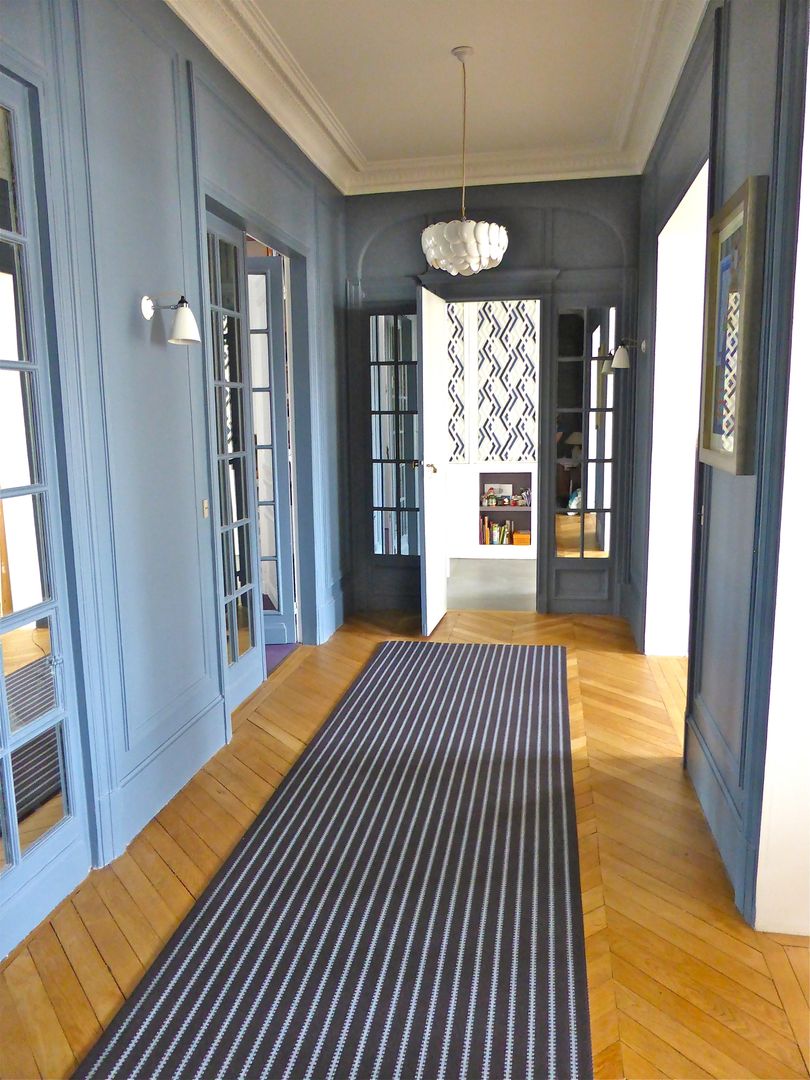 JOUFFROY D'ABBANS, URBAN D&CO URBAN D&CO Classic style corridor, hallway and stairs