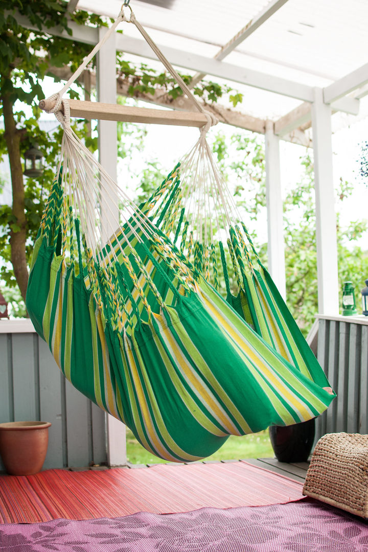 Cayo Lime Hanging Chair Emilyhannah Ltd Balcones y terrazas escandinavas Mobiliario