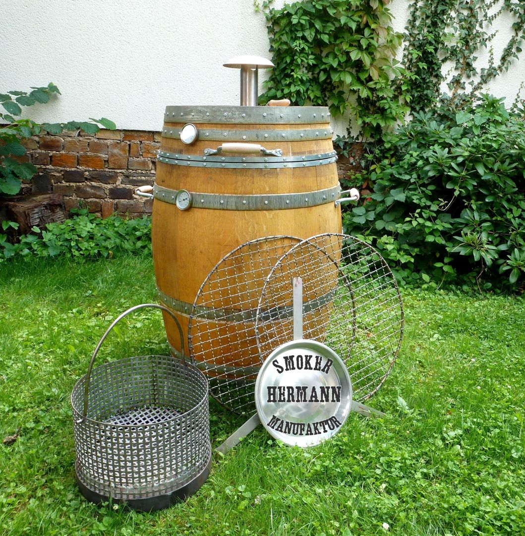 Barrique-Smoker mit Basiszubehör homify Klassischer Garten Feuerplätze und Grill