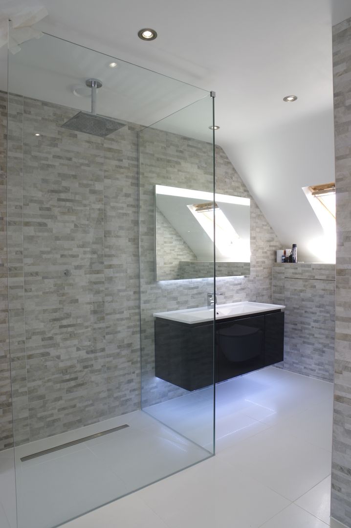 homify Modern Bathroom