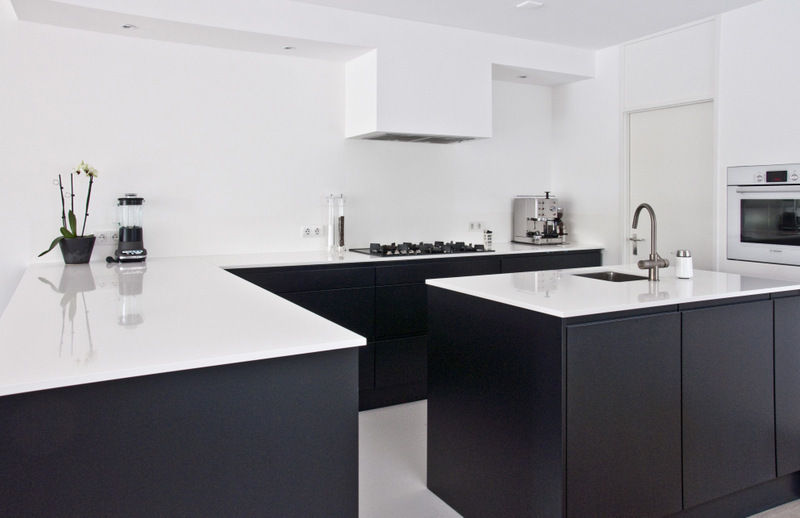 black & white kitchen INspirazia Moderne keukens Kasten & planken