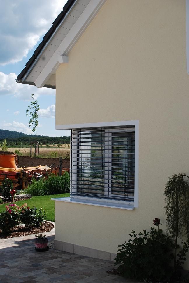 hinter dem Eckfenster verbirgt sich die Küche mit einem Ausblick in die freie Landschaft, ... WUNSCHhaus - die innovative Wohnbau GmbH Klassische Fenster & Türen