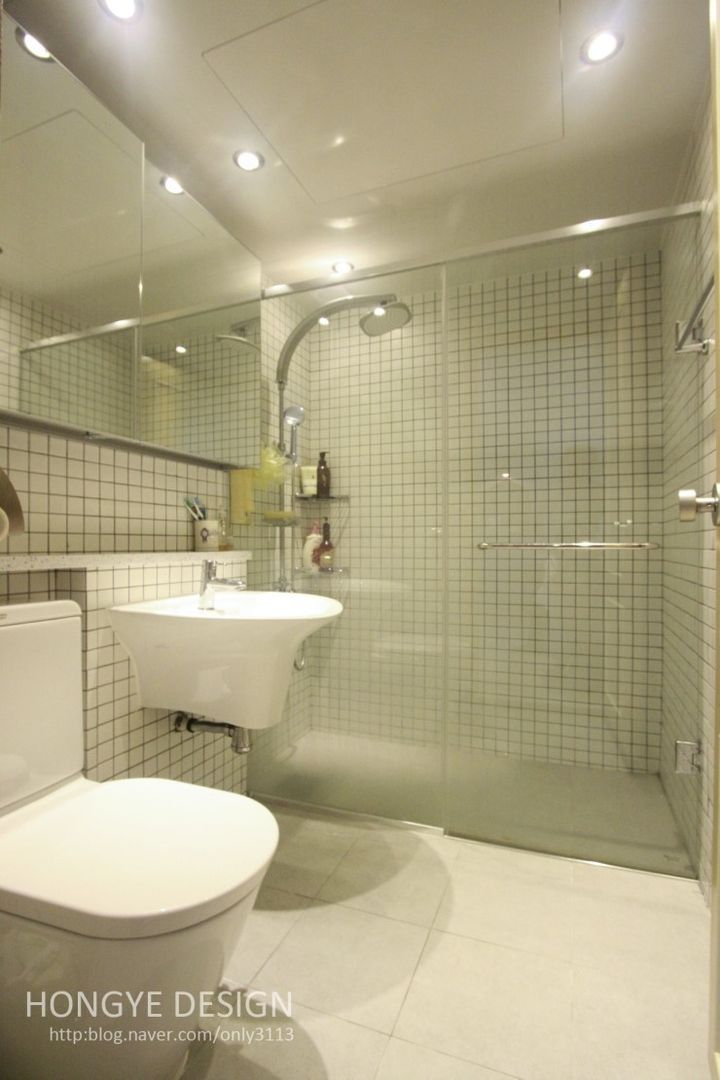 북카페 거실 인테리어, 홍예디자인 홍예디자인 Modern bathroom