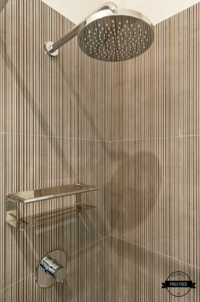 zero6studio San Giovanni, Paolo Fusco Photo Paolo Fusco Photo Modern style bathrooms Bathtubs & showers