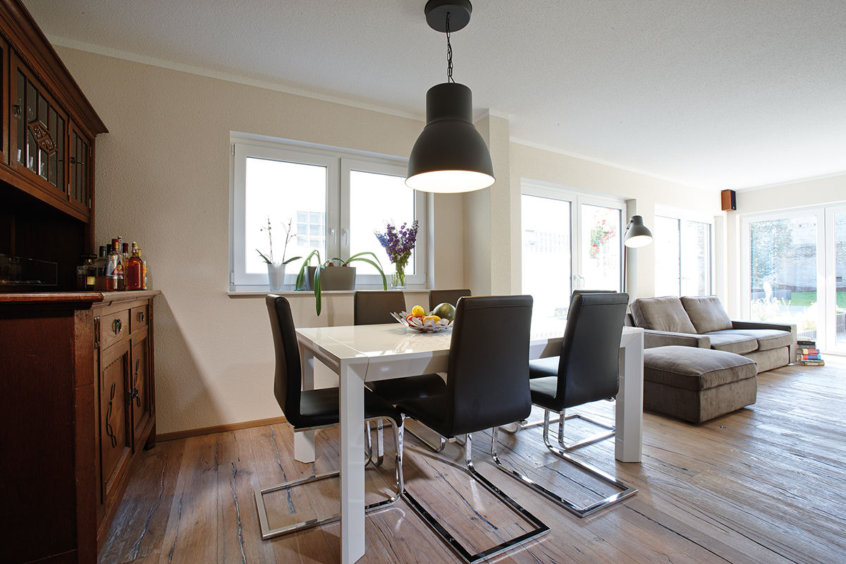 homify Minimalist dining room